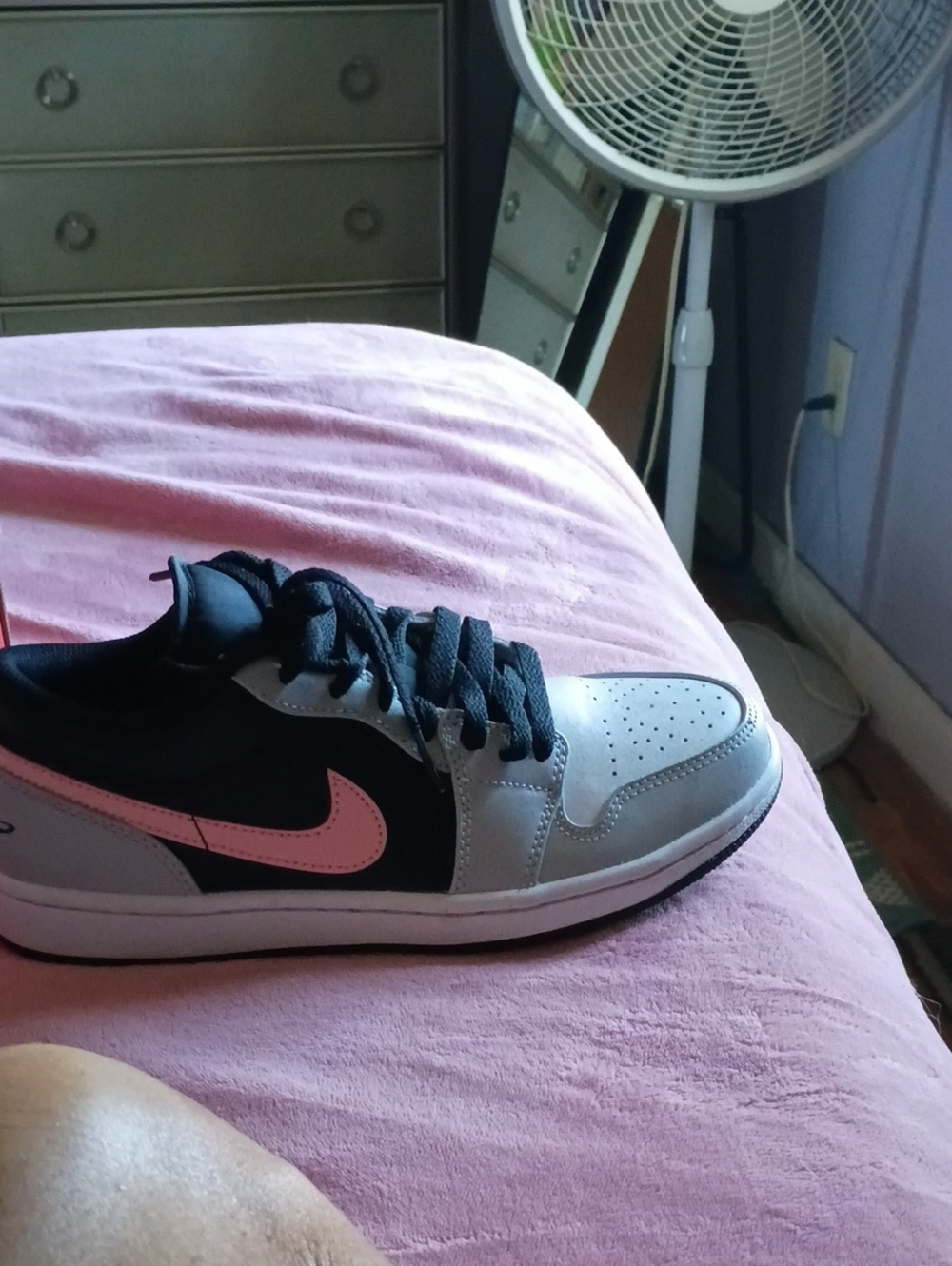 Nike Men’s Low-Top Sneakers in Black, Gray & Pink